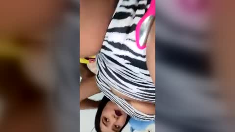 valesaenz online show from July 26, 4:10 am