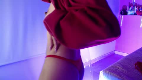 valkiry_ online show from November 25, 11:25 pm