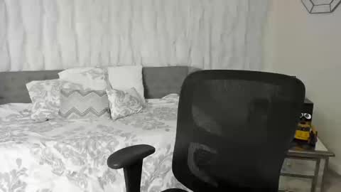 Snapshot of valleryv chatting on October 14, 9:29 pm valleryv online show from October 14, 9:29 pm