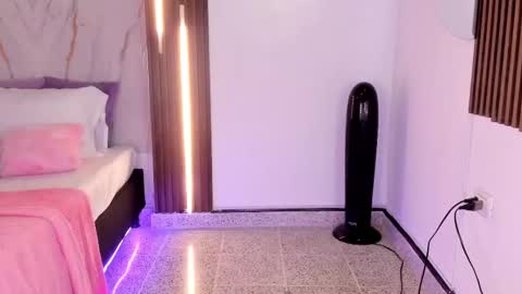 Vallolet Peach  online show from October 5, 12:02 pm