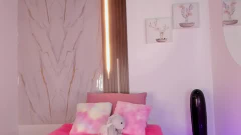 Vallolet Peach  online show from September 28, 12:03 pm