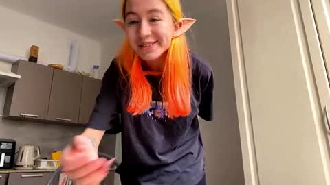 Emily online show from March 3, 7:26 am