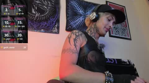 david guzman i model independenthelp me with a thumbs up online show from November 27, 4:31 am