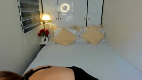 VanessaRiches online show from June 24, 5:47 am