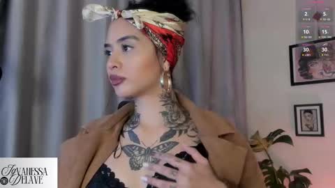 Snapshot of vanessart_ chatting on October 7, 1:23 am Vanessa online show from October 7, 1:23 am