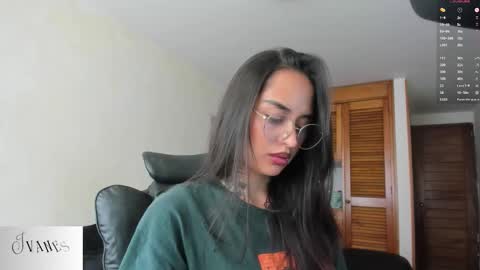 Snapshot of vanessart_ chatting on September 10, 5:47 pm Vanessa online show from September 10, 5:47 pm