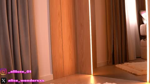 Vanessa Simon online show from March 24, 6:08 am