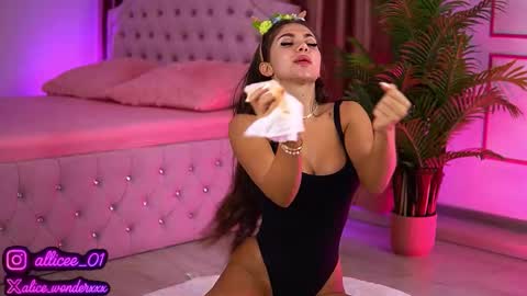 Vanessa Simon online show from September 11, 5:41 am