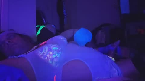 vanessatravestiqc online show from October 17, 8:40 am