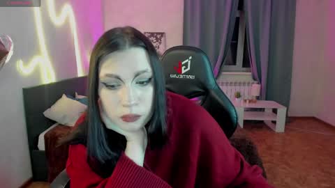 Mia online show from May 16, 10:36 am
