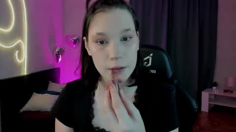 Mia online show from June 12, 2:21 am