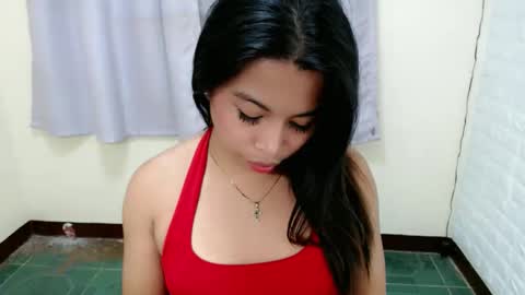 vanillanyra_ online show from February 14, 6:32 pm