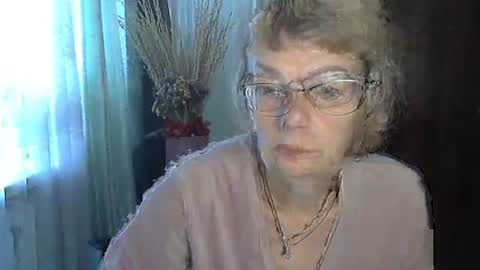 Vanillaxcreamy online show from November 15, 9:55 am