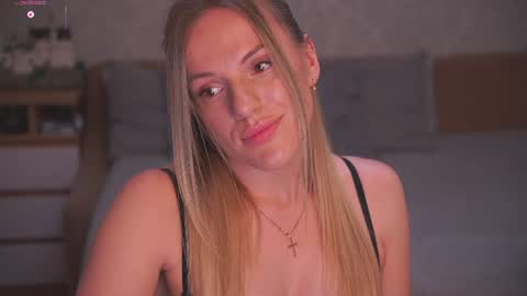 Sophie online show from June 25, 10:15 pm