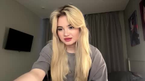 Monika online show from March 3, 1:18 pm