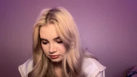 Monika online show from December 1, 3:10 pm