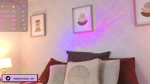 Vee Simons online show from February 21, 8:23 pm