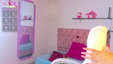velinahoneyy online show from June 12, 1:10 pm