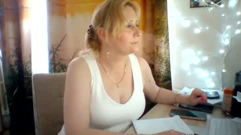 velka_raspberry online show from June 25, 9:58 am