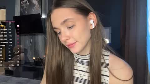 Nia online show from April 21, 3:08 pm