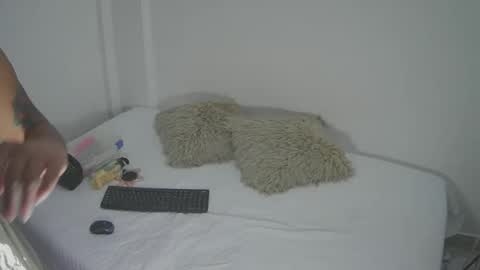 velvet_cartter online show from April 24, 11:40 pm