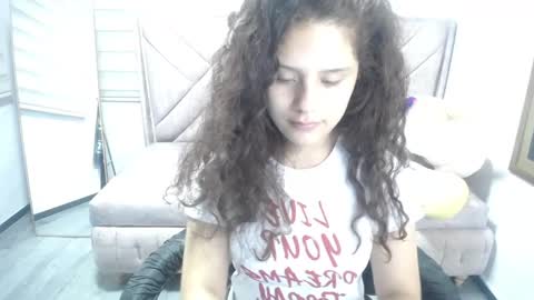 velvet_moon_v online show from September 17, 1:03 pm