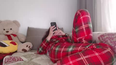 velvetmoon123 online show from November 21, 8:45 am