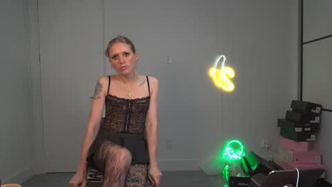 VelvetTGirl online show from March 17, 8:30 am