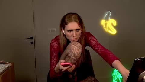 VelvetTGirl online show from March 2, 7:15 am