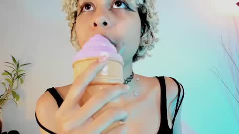 Venus Elfie online show from June 11, 12:54 am