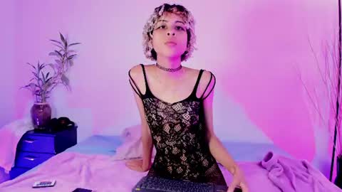 Venus Elfie online show from June 10, 9:02 pm