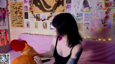 Erica online show from May 21, 8:15 pm