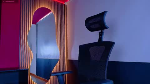 Verah Fox online show from December 3, 1:12 pm