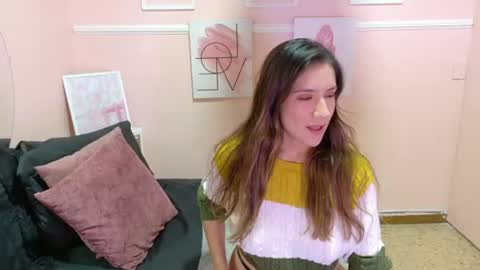veranoiree online show from June 12, 5:39 am