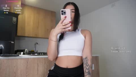 vero_cam online show from December 19, 2:18 am