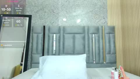 Veronica online show from March 19, 1:16 pm