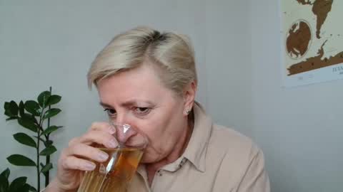 Snapshot of verony_ chatting on March 10, 9:45 am verony_ online show from March 10, 9:45 am