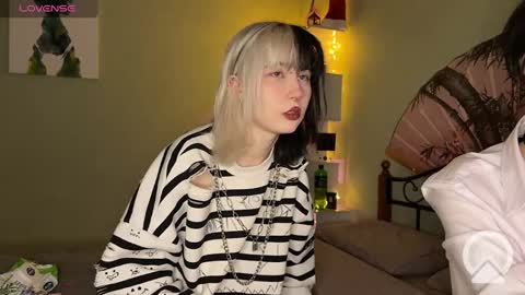 veryraretwins online show from January 5, 10:40 pm