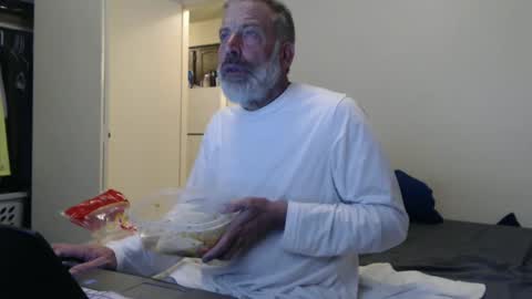 Snapshot of veryveryhairmanindenver chatting on March 8, 1:06 am hairy man online show from March 8, 1:06 am