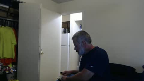 Snapshot of veryveryhairmanindenver chatting on September 10, 12:00 am hairy man online show from September 10, 12:00 am