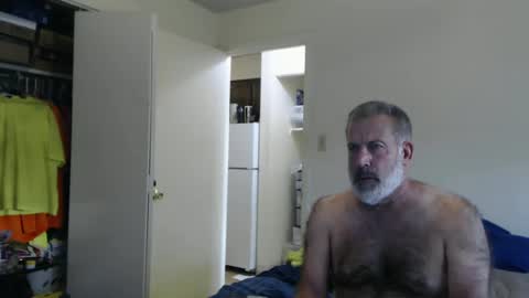 Snapshot of veryveryhairmanindenver chatting on September 11, 12:01 am hairy man online show from September 11, 12:01 am