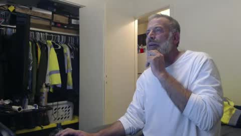 Snapshot of veryveryhairmanindenver chatting on February 2, 1:02 am hairy man online show from February 2, 1:02 am