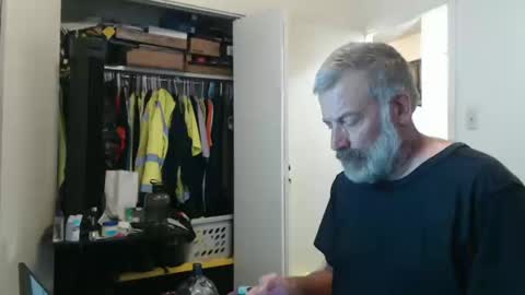 Snapshot of veryveryhairmanindenver chatting on October 15, 11:59 pm hairy man online show from October 15, 11:59 pm