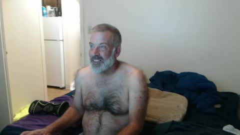 Snapshot of veryveryhairmanindenver chatting on October 28, 12:11 am hairy man online show from October 28, 12:11 am