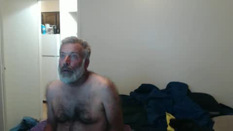 Snapshot of veryveryhairmanindenver chatting on October 25, 12:44 am hairy man online show from October 25, 12:44 am
