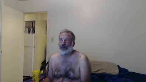 Snapshot of veryveryhairmanindenver chatting on October 1, 12:43 am hairy man online show from October 1, 12:43 am