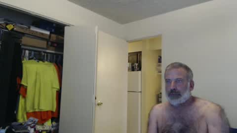 Snapshot of veryveryhairmanindenver chatting on September 12, 12:12 am hairy man online show from September 12, 12:12 am
