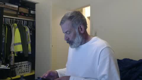 Snapshot of veryveryhairmanindenver chatting on January 25, 12:48 am hairy man online show from January 25, 12:48 am