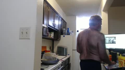 Snapshot of veryveryhairmanindenver chatting on September 27, 12:41 am hairy man online show from September 27, 12:41 am