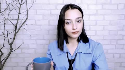 Ana online show from March 8, 2:40 pm